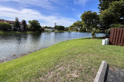 Condo in Miami, Florida, 2 bedrooms  № 1816535 - photo 10