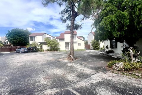 Condo in Miami, Florida, 2 bedrooms  № 1816535 - photo 21
