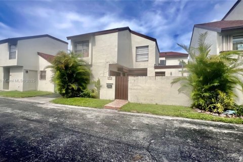 Condo in Miami, Florida, 2 bedrooms  № 1816535 - photo 3
