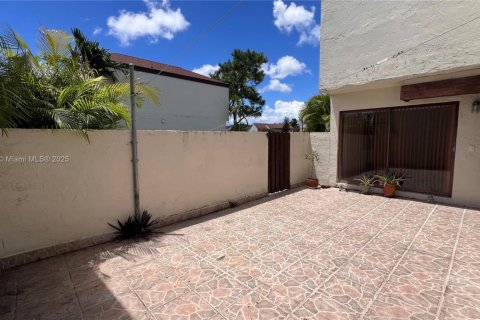 Condo in Miami, Florida, 2 bedrooms  № 1816535 - photo 18