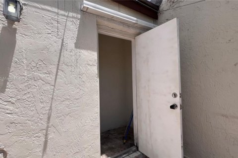 Condo in Miami, Florida, 2 bedrooms  № 1816535 - photo 19