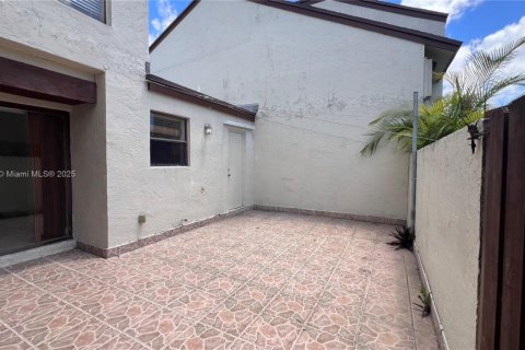 Condo in Miami, Florida, 2 bedrooms  № 1816535 - photo 17