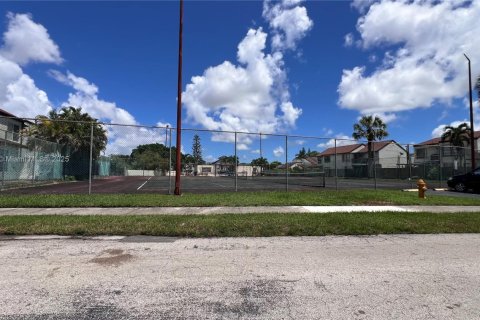 Condo in Miami, Florida, 2 bedrooms  № 1816535 - photo 25