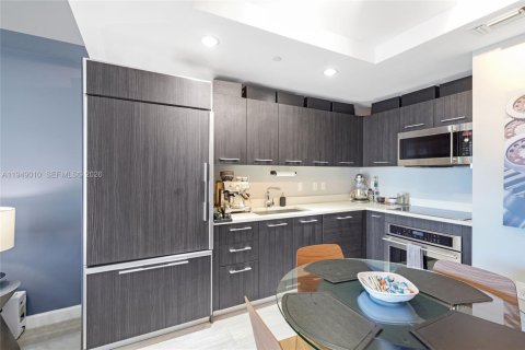 Condo in Miami, Florida, 1 bedroom  № 2079449 - photo 4