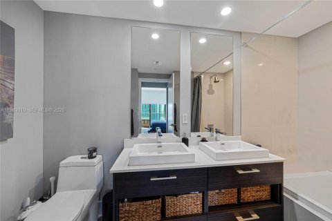 Condo in Miami, Florida, 1 bedroom  № 2079449 - photo 8