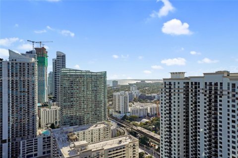 Condo in Miami, Florida, 1 bedroom  № 2079449 - photo 16