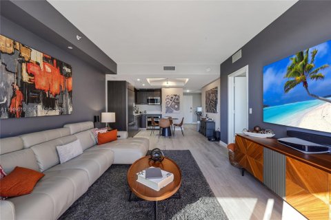 Condo in Miami, Florida, 1 bedroom  № 2079449 - photo 6
