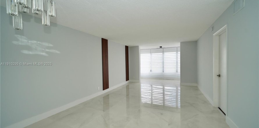 Condo in Sunrise, Florida, 2 bedrooms  № 1966459