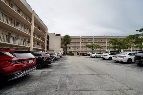 Condo in Sunrise, Florida, 2 bedrooms  № 1966459 - photo 14