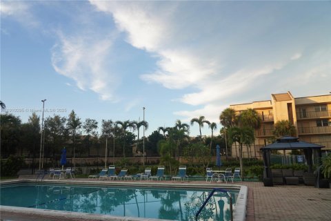 Condo in Sunrise, Florida, 2 bedrooms  № 1966459 - photo 19