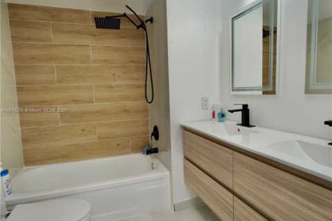 Condo in Sunrise, Florida, 2 bedrooms  № 1966459 - photo 9