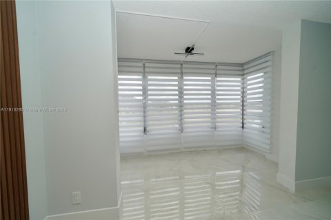 Condo in Sunrise, Florida, 2 bedrooms  № 1966459 - photo 3