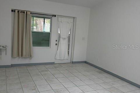 Duplex in Orlando, Florida 2 bedrooms, 79.71 sq.m. № 2227443 - photo 8
