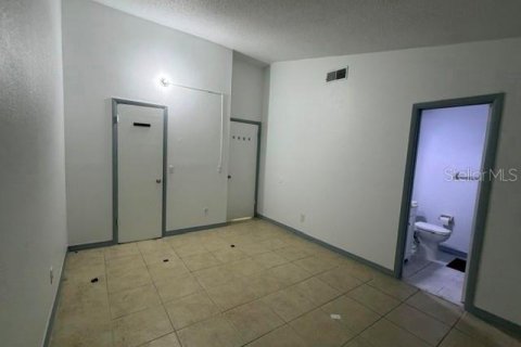 Duplex in Orlando, Florida 2 bedrooms, 79.71 sq.m. № 2227443 - photo 18