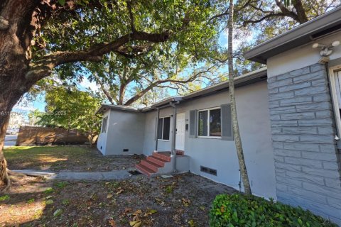 Villa ou maison à vendre à North Miami, Floride: 2 chambres, 100.89 m2 № 2035844 - photo 5