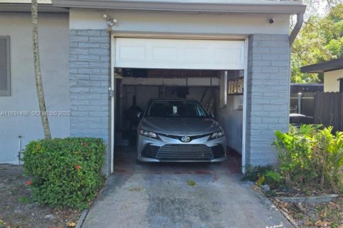 Villa ou maison à vendre à North Miami, Floride: 2 chambres, 100.89 m2 № 2035844 - photo 6