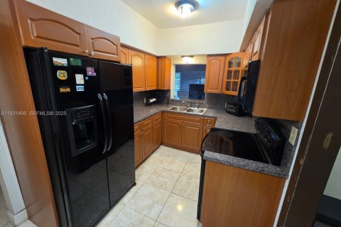 Villa ou maison à vendre à North Miami, Floride: 2 chambres, 100.89 m2 № 2035844 - photo 9