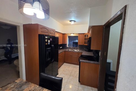 Villa ou maison à vendre à North Miami, Floride: 2 chambres, 100.89 m2 № 2035844 - photo 11
