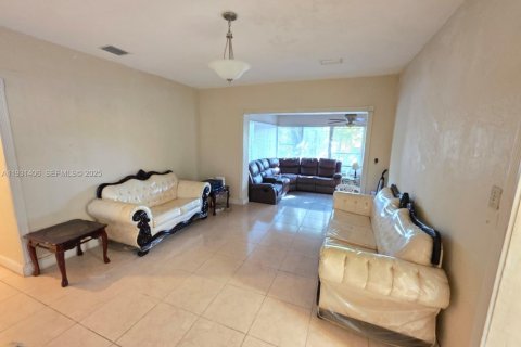 Villa ou maison à vendre à North Miami, Floride: 2 chambres, 100.89 m2 № 2035844 - photo 7