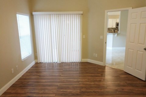 Villa ou maison à louer à Lake Mary, Floride: 3 chambres, 124.21 m2 № 1912786 - photo 9