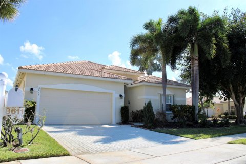 Villa ou maison à vendre à West Palm Beach, Floride: 4 chambres, 188.41 m2 № 2083203 - photo 2