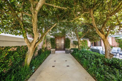 House in Palm Beach, Florida 12 bedrooms, 1632.48 sq.m. № 2082182 - photo 6