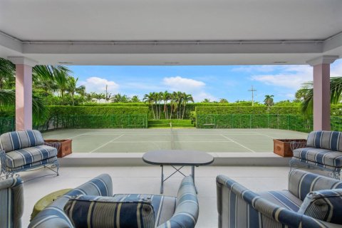 House in Palm Beach, Florida 12 bedrooms, 1632.48 sq.m. № 2082182 - photo 9