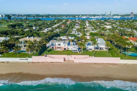 House in Palm Beach, Florida 12 bedrooms, 1632.48 sq.m. № 2082182 - photo 14
