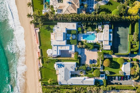 House in Palm Beach, Florida 12 bedrooms, 1632.48 sq.m. № 2082182 - photo 17