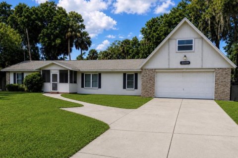 House in Mount Plymouth, Florida 4 bedrooms, 188.03 sq.m. № 2308650