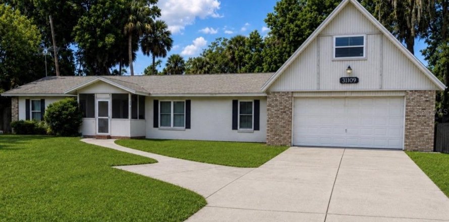 House in Mount Plymouth, Florida 4 bedrooms, 188.03 sq.m. № 2308650