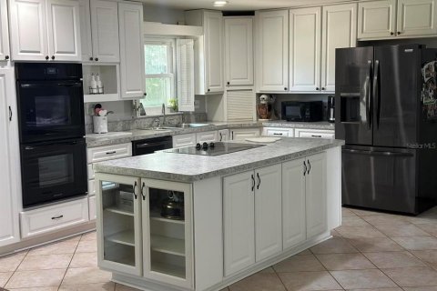 House in Mount Plymouth, Florida 4 bedrooms, 188.03 sq.m. № 2308650 - photo 4
