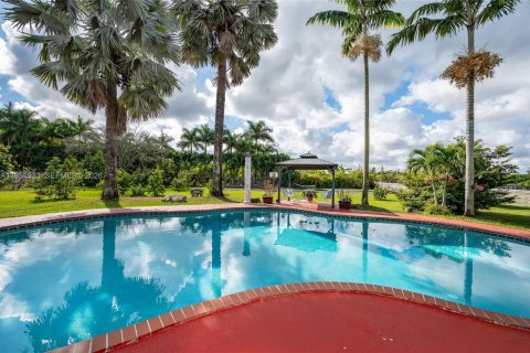 Casa en venta en Miami, Florida, 5 dormitorios, 287.44 m2 № 2006687 - foto 13