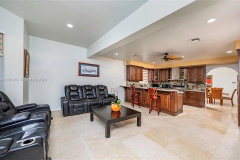 Casa en venta en Miami, Florida, 5 dormitorios, 287.44 m2 № 2006687 - foto 28
