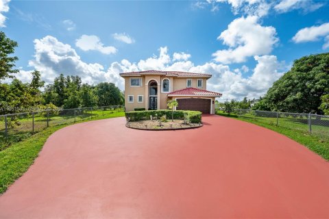 Casa en venta en Miami, Florida, 5 dormitorios, 287.44 m2 № 2006687 - foto 2