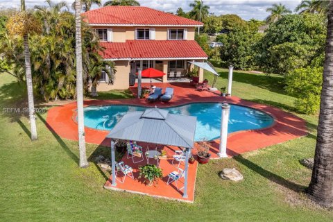 Casa en venta en Miami, Florida, 5 dormitorios, 287.44 m2 № 2006687 - foto 6