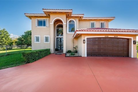 Casa en venta en Miami, Florida, 5 dormitorios, 287.44 m2 № 2006687 - foto 3