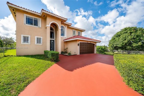 Casa en venta en Miami, Florida, 5 dormitorios, 287.44 m2 № 2006687 - foto 4