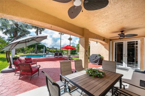 Casa en venta en Miami, Florida, 5 dormitorios, 287.44 m2 № 2006687 - foto 9