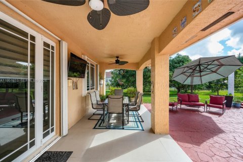 Casa en venta en Miami, Florida, 5 dormitorios, 287.44 m2 № 2006687 - foto 8