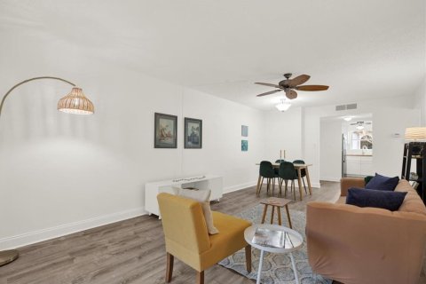 Condo in Clearwater, Florida, 2 bedrooms  № 2214602 - photo 10
