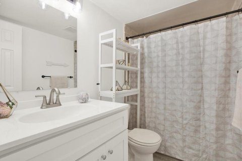 Condo in Clearwater, Florida, 2 bedrooms  № 2214602 - photo 15