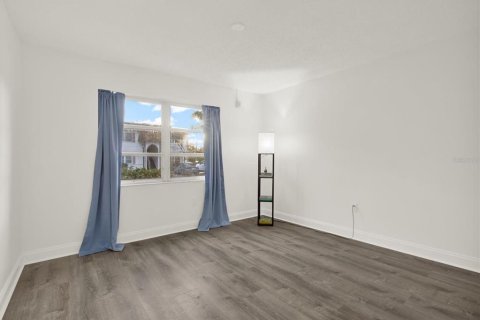 Condo in Clearwater, Florida, 2 bedrooms  № 2214602 - photo 16