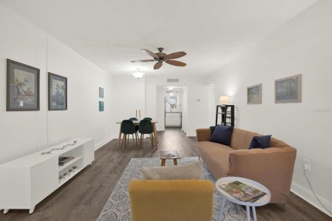 Condo in Clearwater, Florida, 2 bedrooms  № 2214602 - photo 9