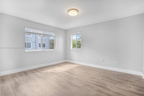 Condo in Homestead, Florida, 2 bedrooms  № 1953159 - photo 11