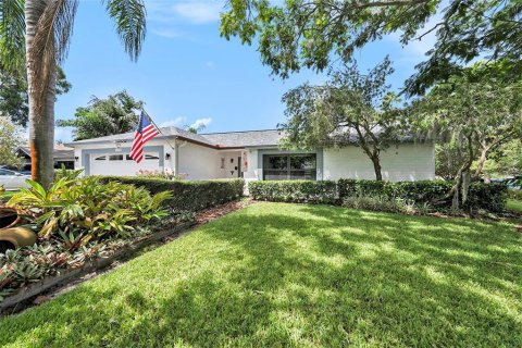 Casa en venta en Tampa, Florida, 4 dormitorios, 159.98 m2 № 1824634 - foto 1