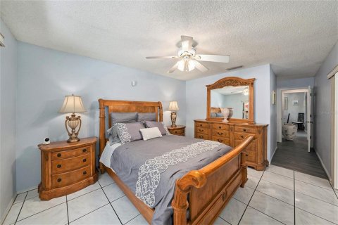Casa en venta en Tampa, Florida, 4 dormitorios, 159.98 m2 № 1824634 - foto 11