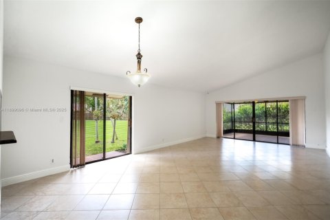 Villa ou maison à vendre à Sunrise, Floride: 2 chambres, 142.7 m2 № 1953975 - photo 4