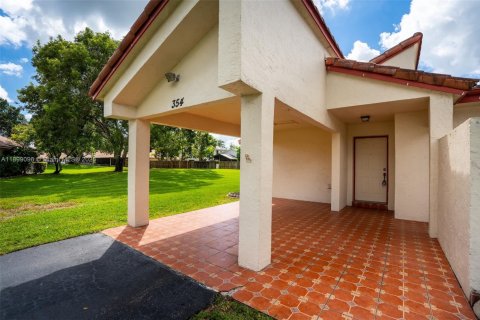 Villa ou maison à vendre à Sunrise, Floride: 2 chambres, 142.7 m2 № 1953975 - photo 1