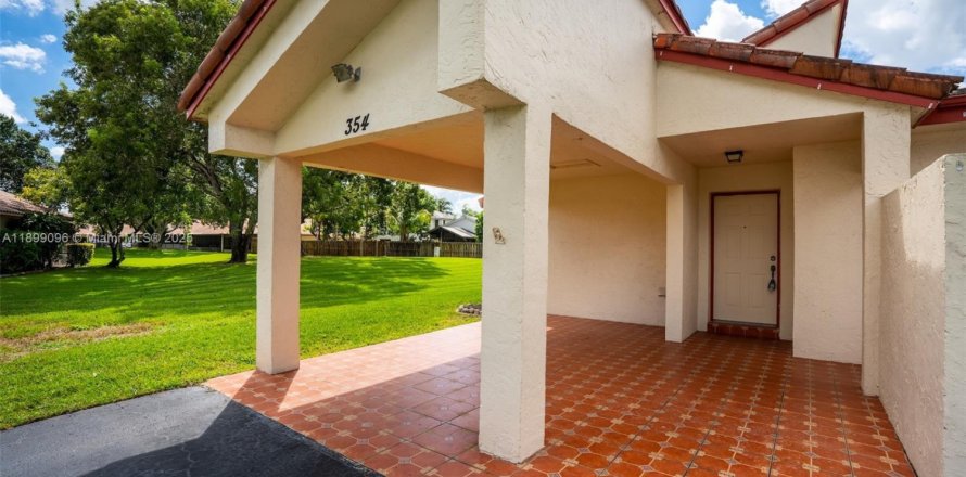 Villa ou maison à Sunrise, Floride 2 chambres, 142.7 m2 № 1953975